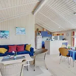 בית נופש 2 Bedroom Cozy In