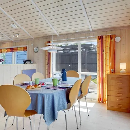 2 Bedroom Cozy In Гедсер
